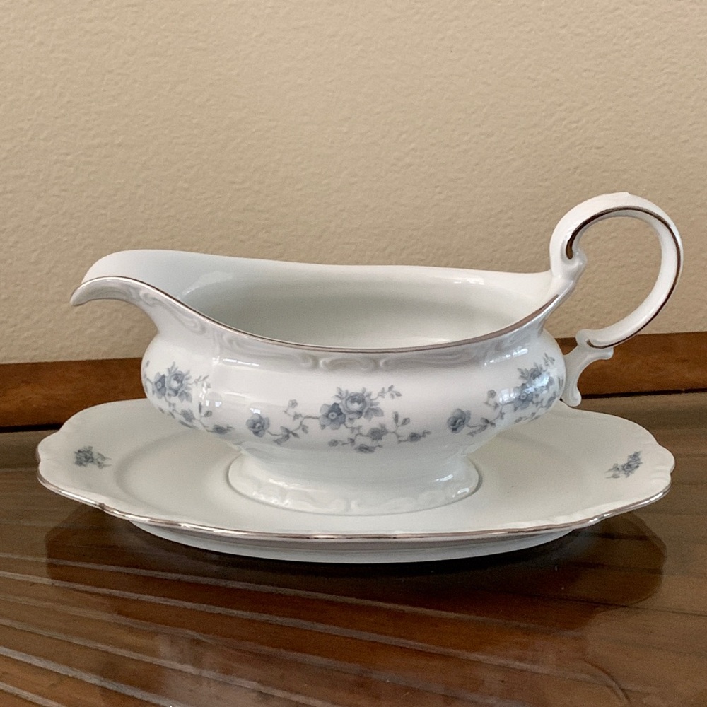 HAVILAND Bavaria Germany BLUE GARLAND Gravy Boat I Attached Underplate